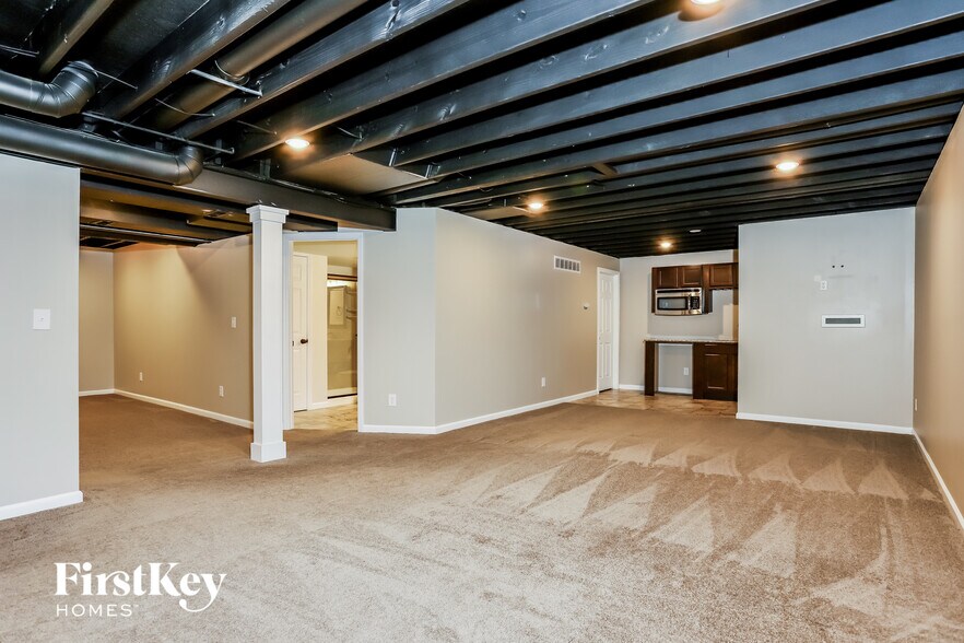 Building Photo - 700 Phoenix Way