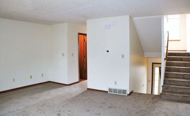 Building Photo - $1,375 | 3 Bedroom, 2.5 Bathroom Town Home...