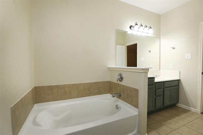 Building Photo - 8231 Gran Villa Dr