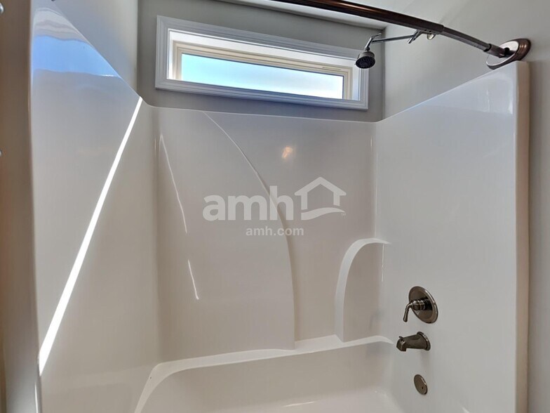 Building Photo - 1080 Victoria Walk Ln