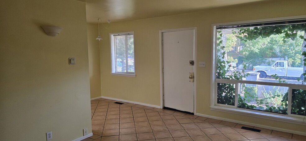 Front Room - 903 E Laird Ave