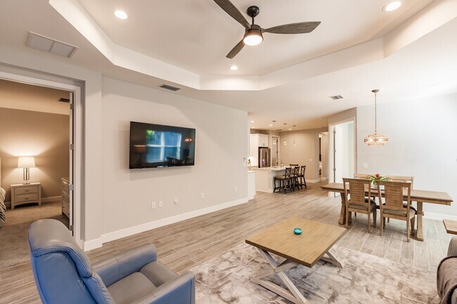 Building Photo - 11651 Solano Dr