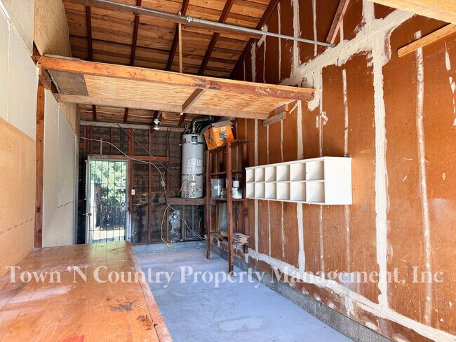 Building Photo - 818-820 University Ave.