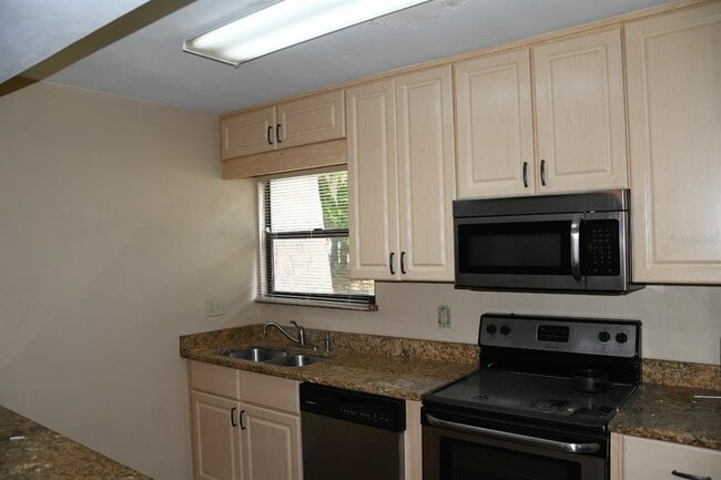 Building Photo - 2811 SW Archer Rd