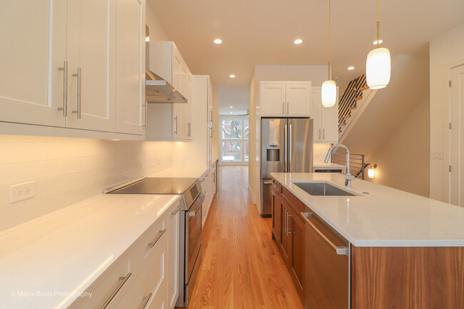 Building Photo - 6123 S Ellis Ave