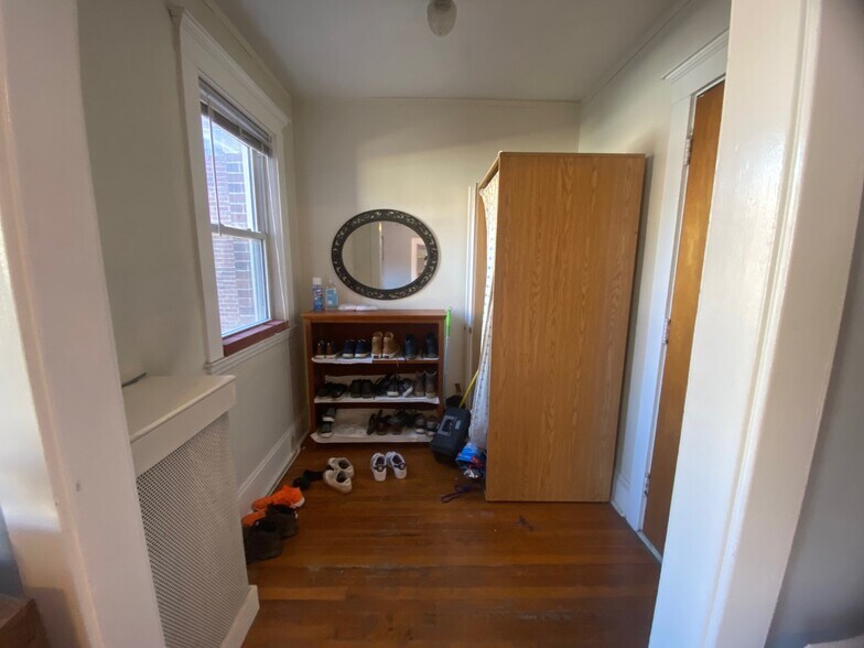 Building Photo - 164 Allston St
