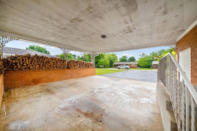Building Photo - 3424 Leland Cir