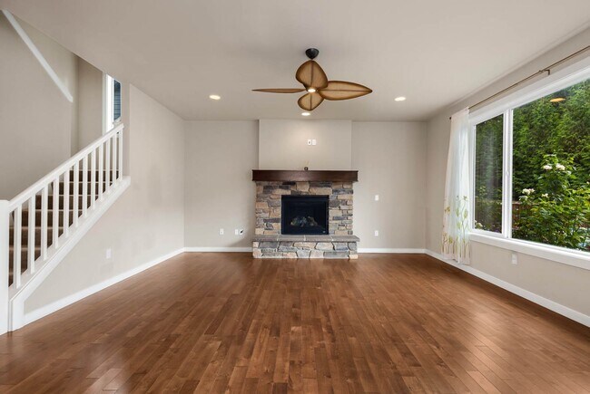 Building Photo - Spacious 5-Bedroom Home with Loft in Beautiful Carnation