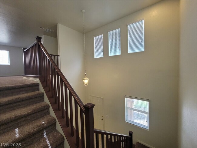 Building Photo - 2409 W Gilmore Ave