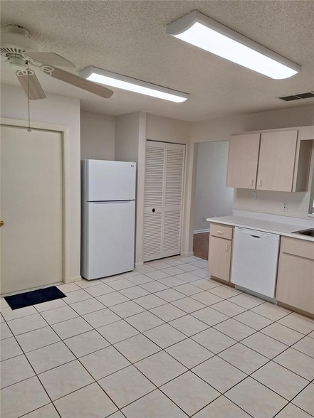 Building Photo - 9794 SW 96th St