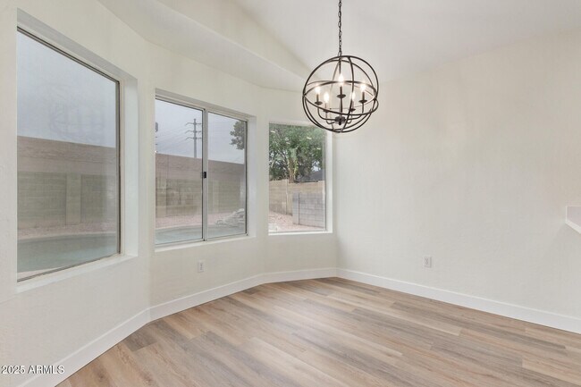 Building Photo - 829 N Bluejay Dr