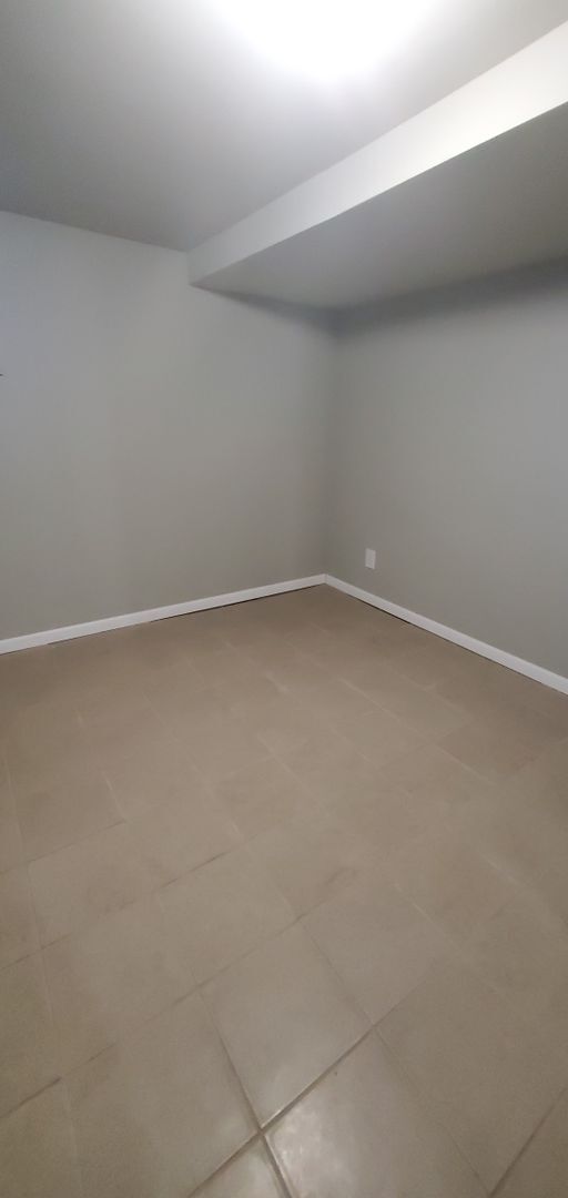Building Photo - Newly Updated 2 Bedroom Home