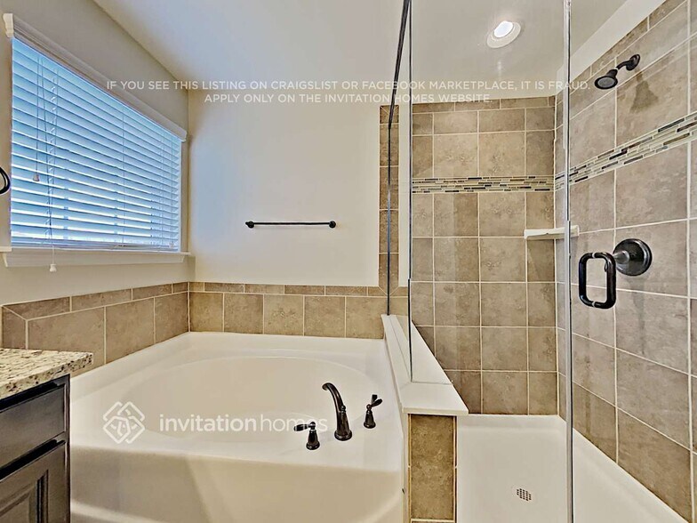 Building Photo - 10907 Tower Oak Dr