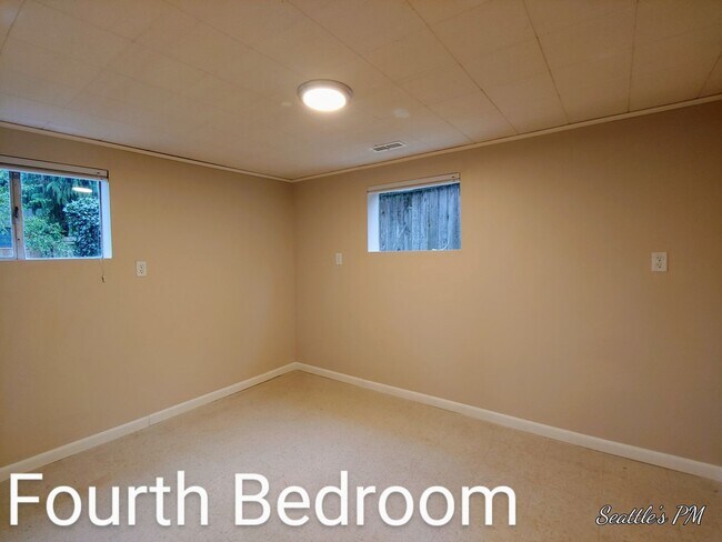 Building Photo - Beautifully Updated 4 Bedroom Home in Sherdian Beach- Includes Beach Club Access