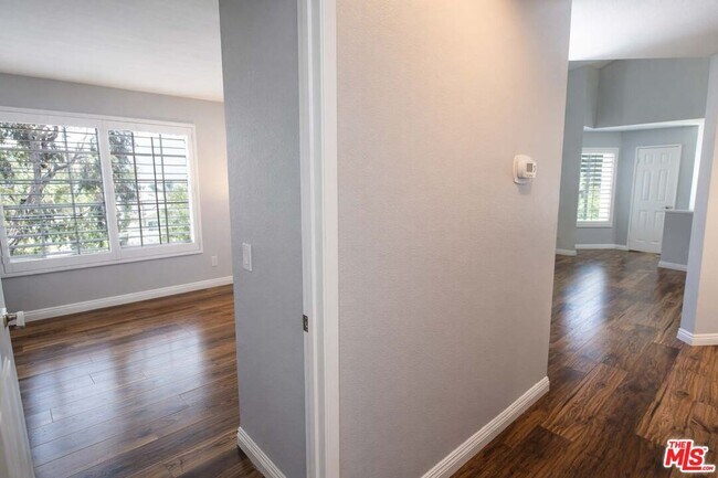 Building Photo - 1055 S Dewcrest Dr