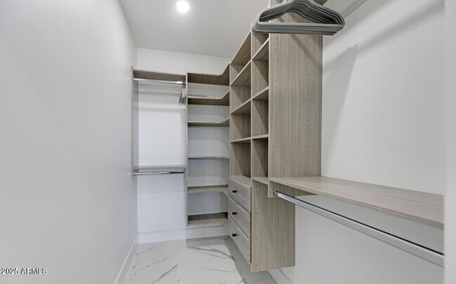 Building Photo - 7157 E Rancho Vista Dr