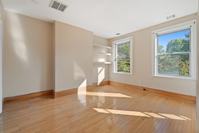 Building Photo - 276 4th St