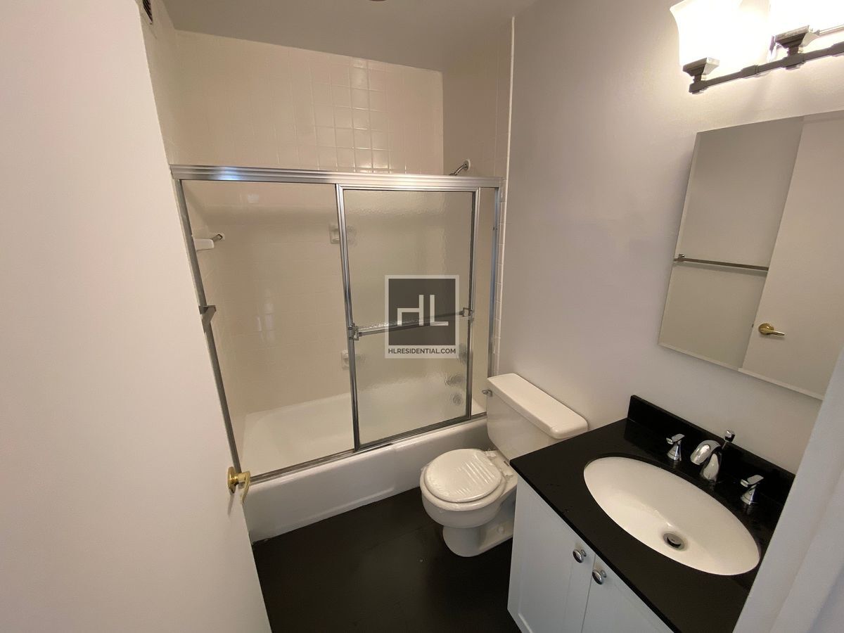 Building Photo - E. 72nd St., Upper East Side, Manhattan | 1 Bed, 1 Bath, Doorman, Gym, Q Train