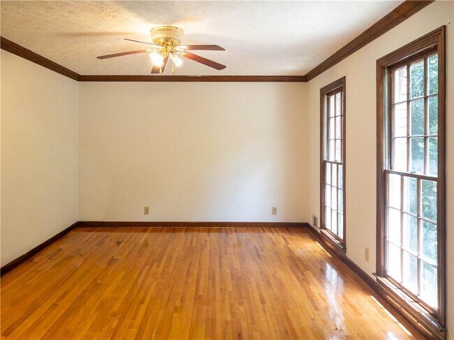Building Photo - 965 Millbrook Ct