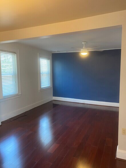 living room - 572-2 New Jersey Ave