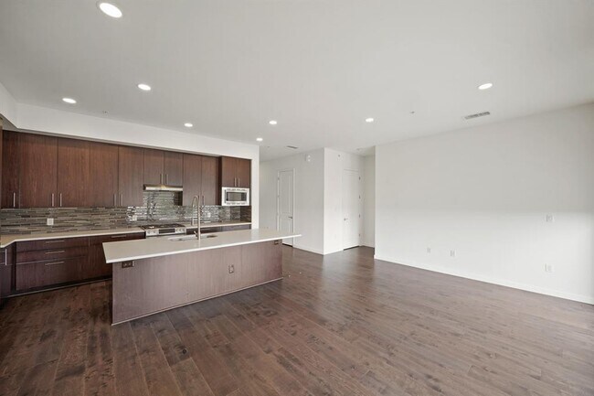Building Photo - 4820 Caroline St