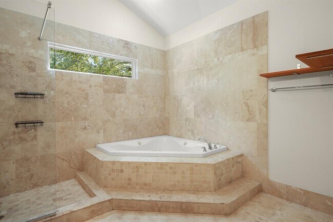 Building Photo - 2501 Del Curto Rd