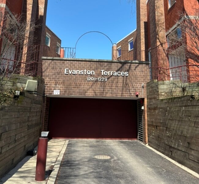 Building Photo - 1229 Central St