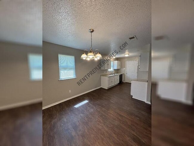 Building Photo - 27 Chalet St