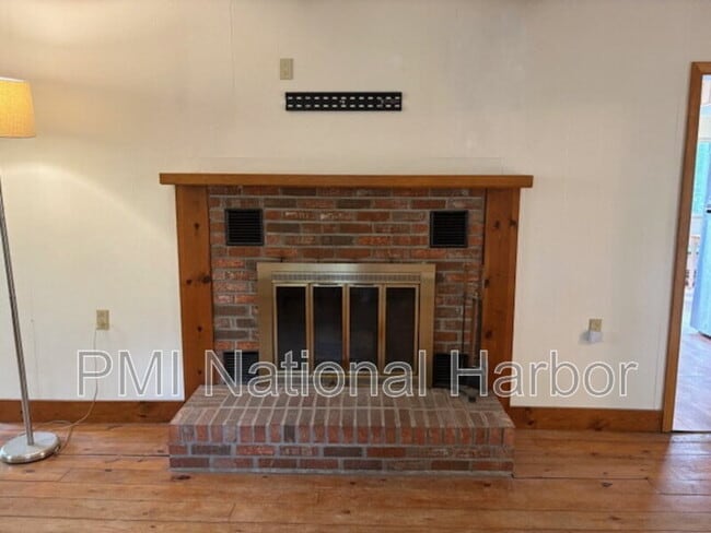 Building Photo - 611 Rosemere Ave