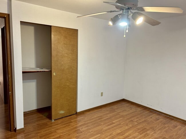 Building Photo - 2060 Oxford Ct