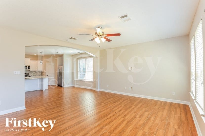 Building Photo - 5926 Akin Elm