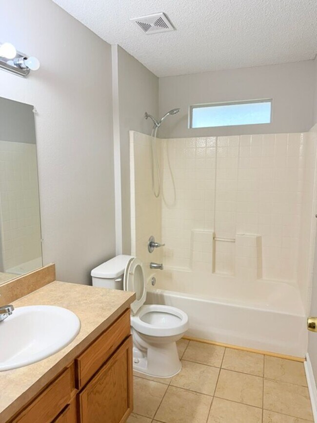 Building Photo - 25 Ryarbor Dr