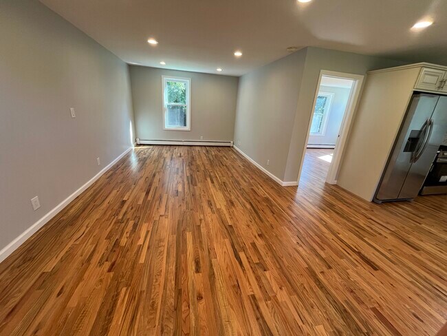 Building Photo - 30 Cross St E