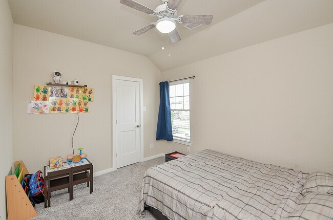 Building Photo - 6807 Vista Ledge Dr