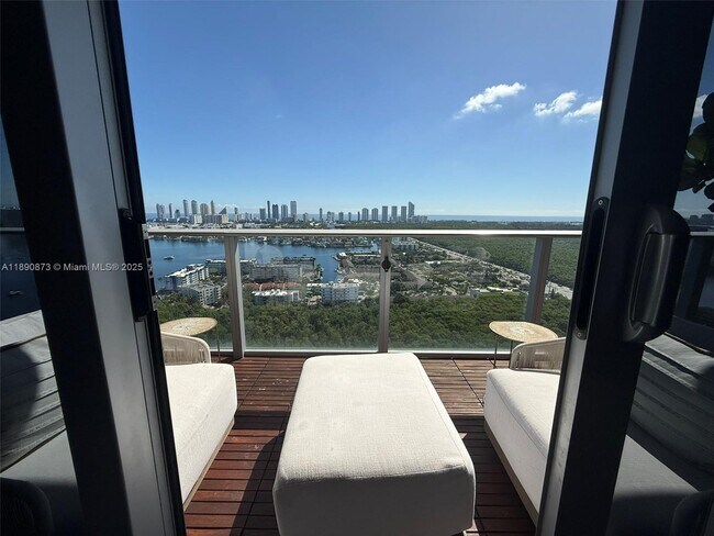 Building Photo - 16385 Biscayne Blvd