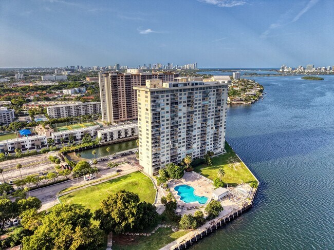 Building Photo - 11111 Biscayne Blvd