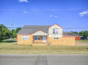 Building Photo - Charming Hone + Balcony + Centrally Locate...