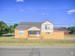 Building Photo - Charming Hone + Balcony + Centrally Locate...