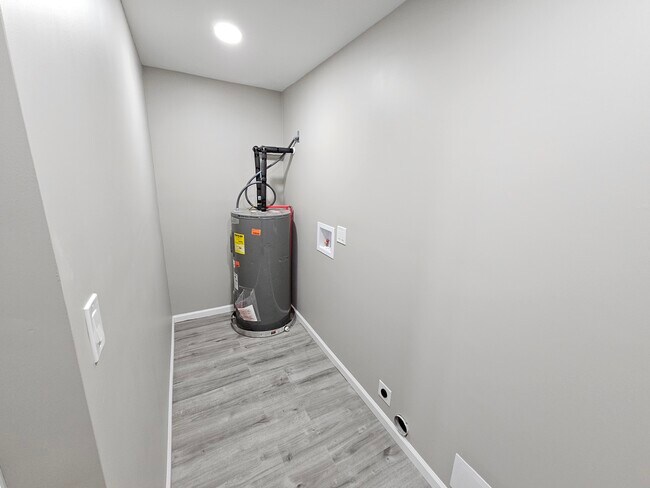 Building Photo - 2323 S Hunter Rd