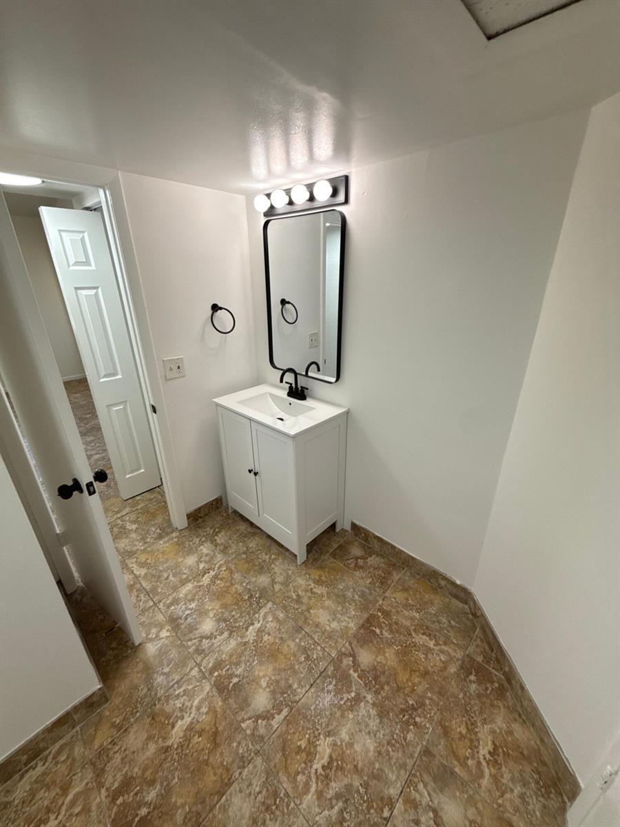 Building Photo - 2851 N Oakland Forest Dr