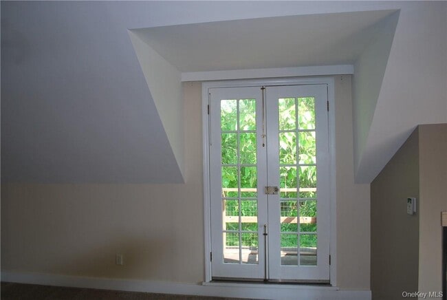 Building Photo - 249 Pine Island Turnpike