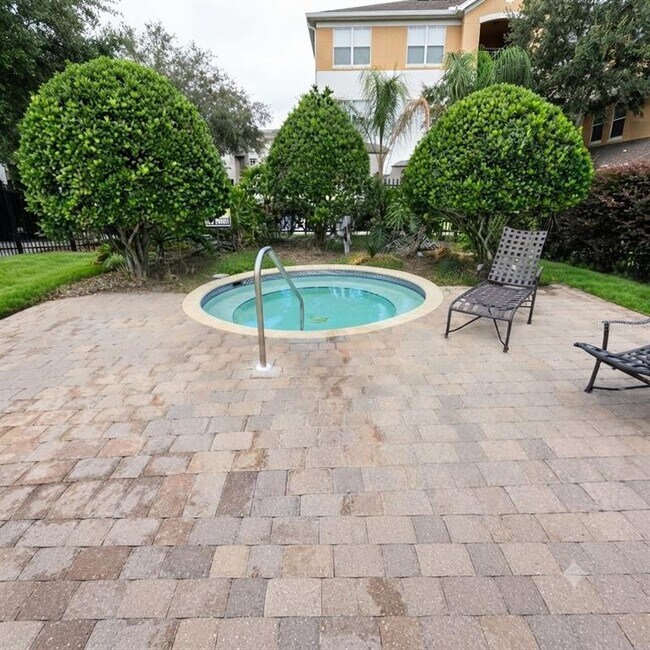 Building Photo - 1561 Chelsea Dr