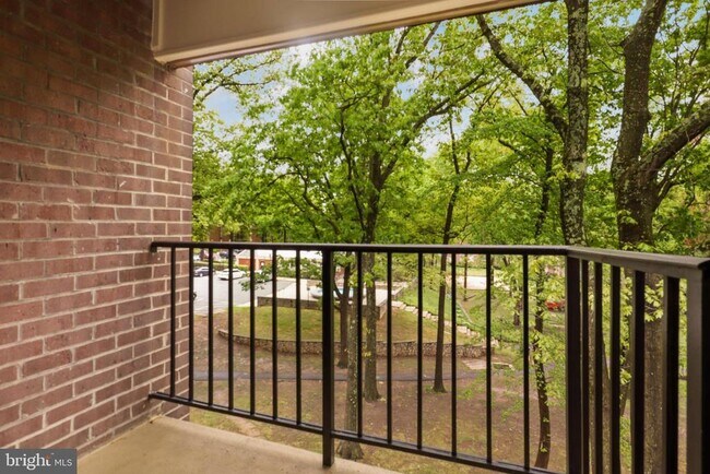 Building Photo - 3308 Woodburn Village Dr