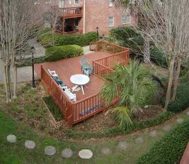 Building Photo - Beautiful 1/1 Just Minutes from Cascades Park!