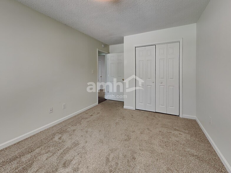 Building Photo - 1703 Hunterwoods Dr