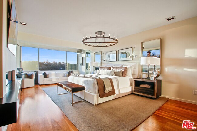 Building Photo - 9416 Beverlycrest Dr