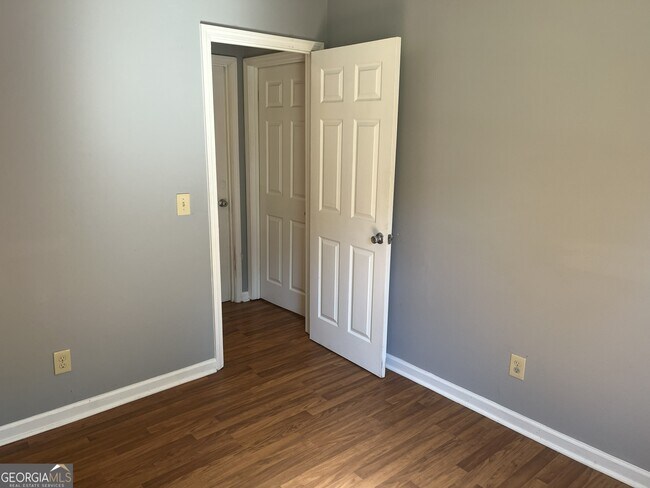 Building Photo - 2561 Lewfield Cir SE