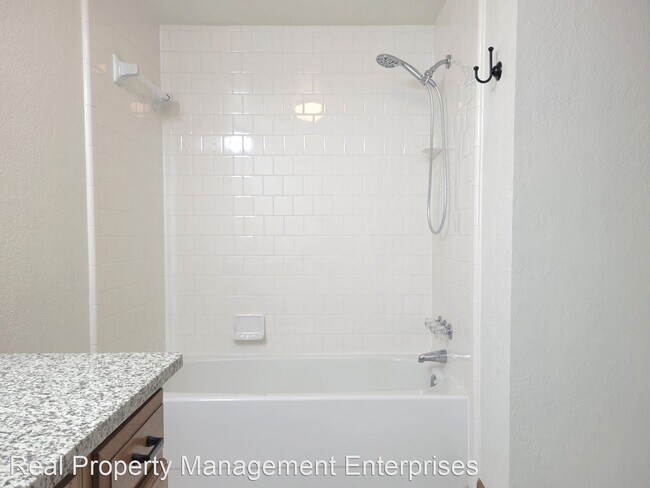 Building Photo - 1 br, 1 bath House - 11407 Springhollow Rd...