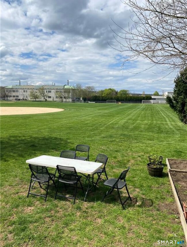 Building Photo - 27 Manila Ave