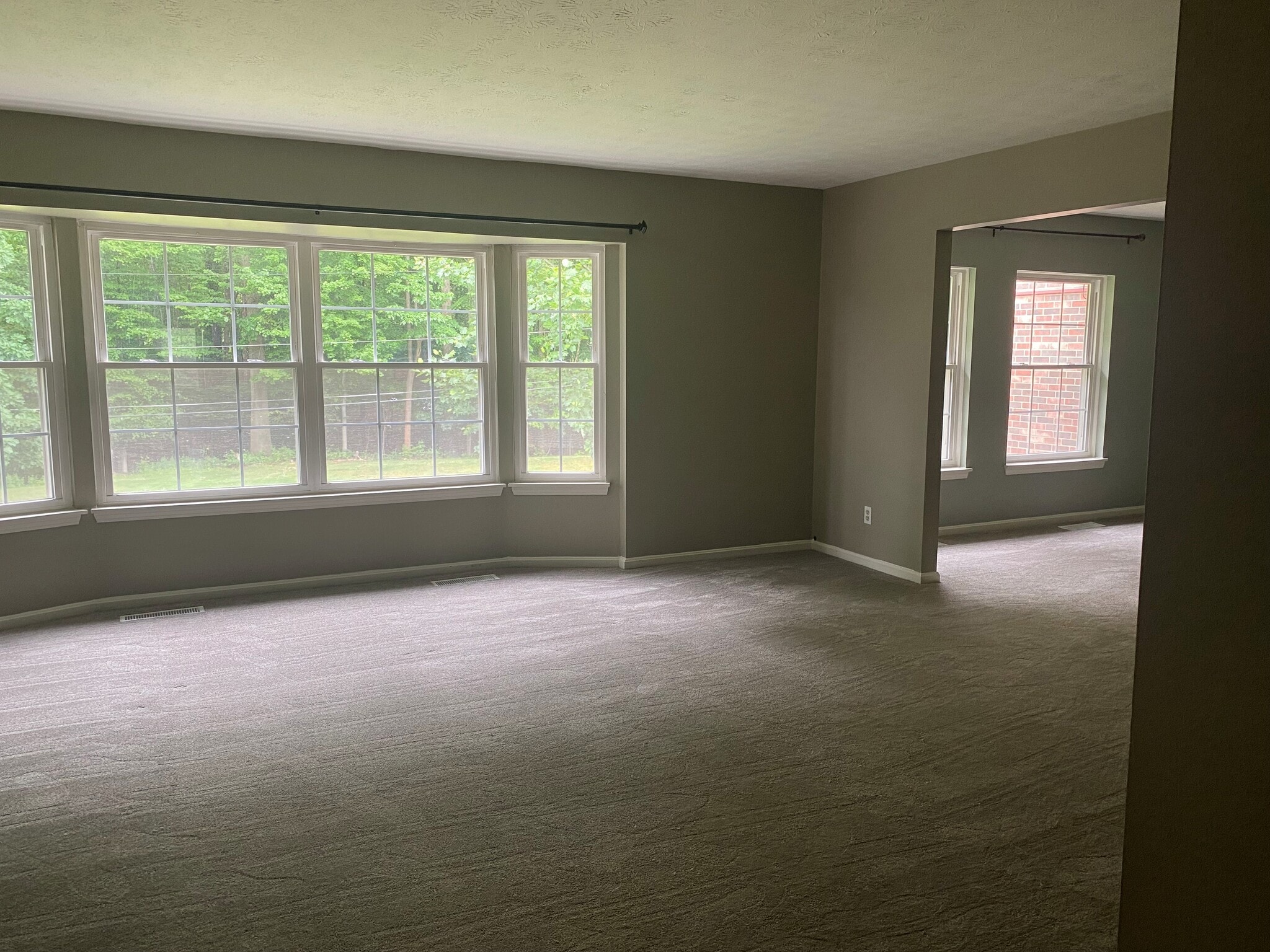 Building Photo - 6970 Carriage Hill Dr